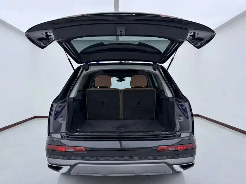 Audi Q7 — фото 23