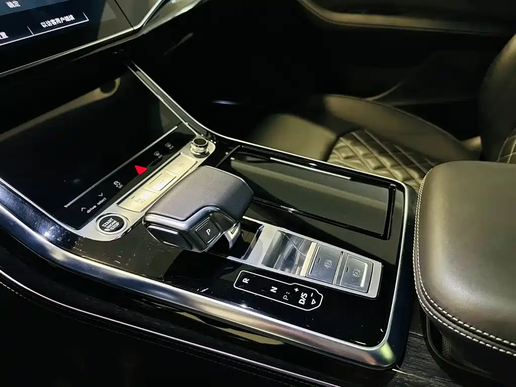 Audi Q8 — фото 11