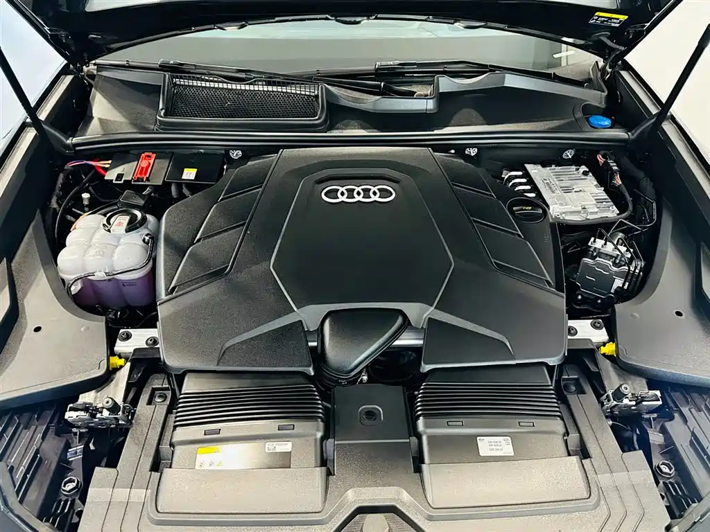 Audi Q8 — фото 9