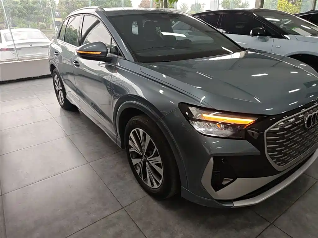 Audi Q4 e-tron — фото 3