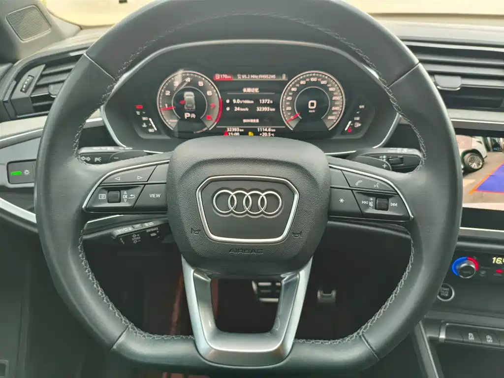 Audi Q3 — фото 11