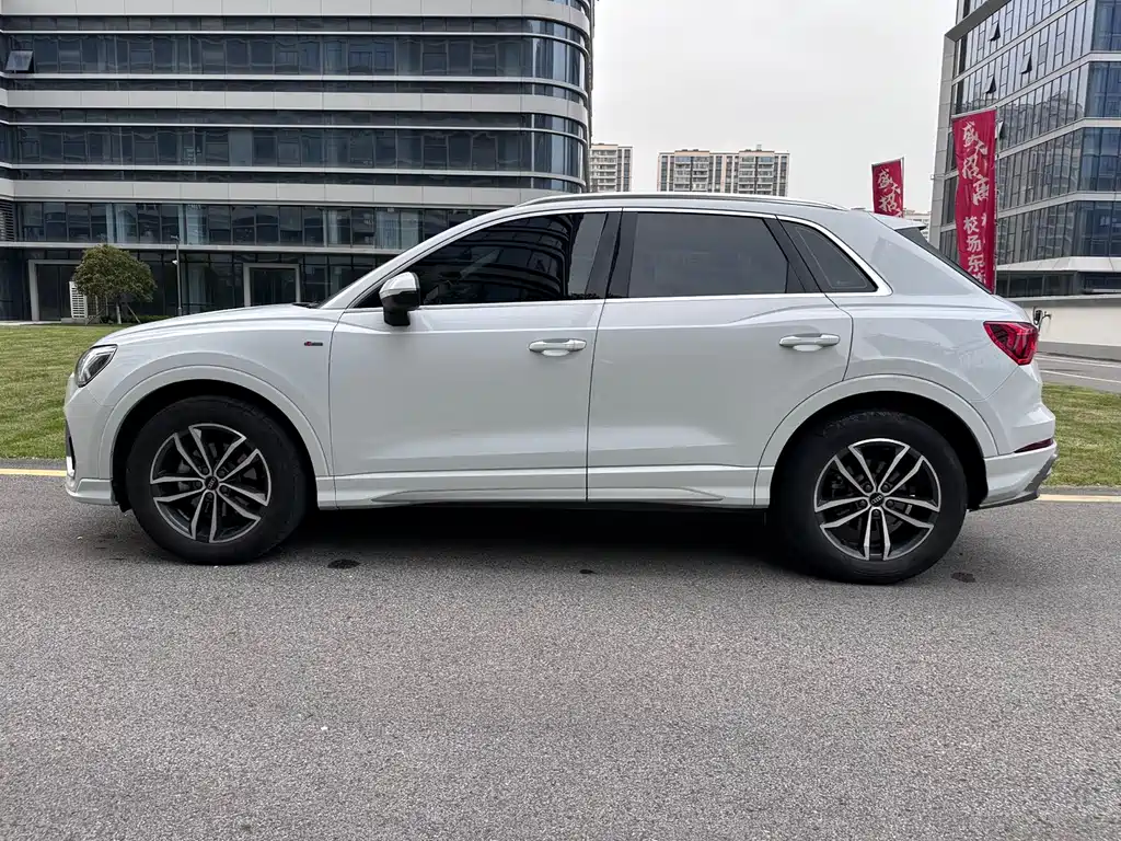 Audi Q3 — фото 3