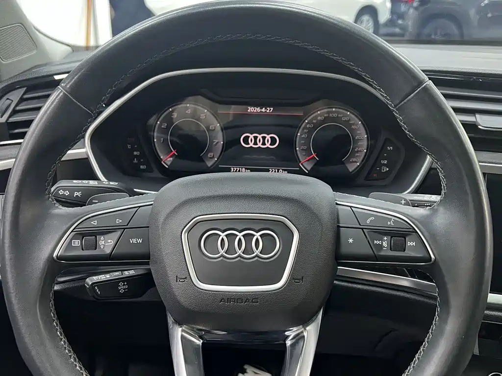 Audi Q3 — фото 7