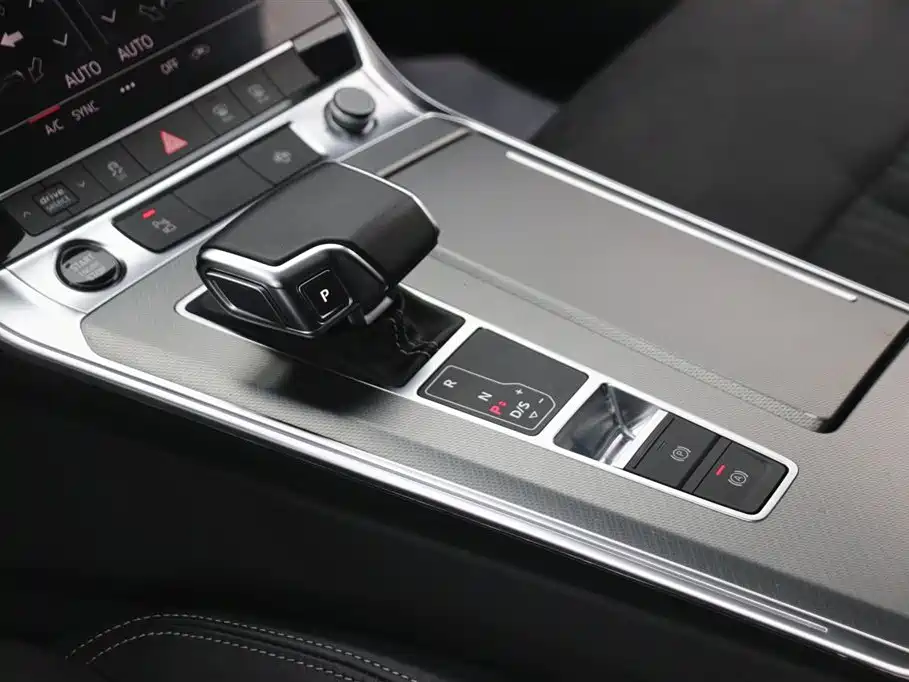 Audi A7L — фото 14