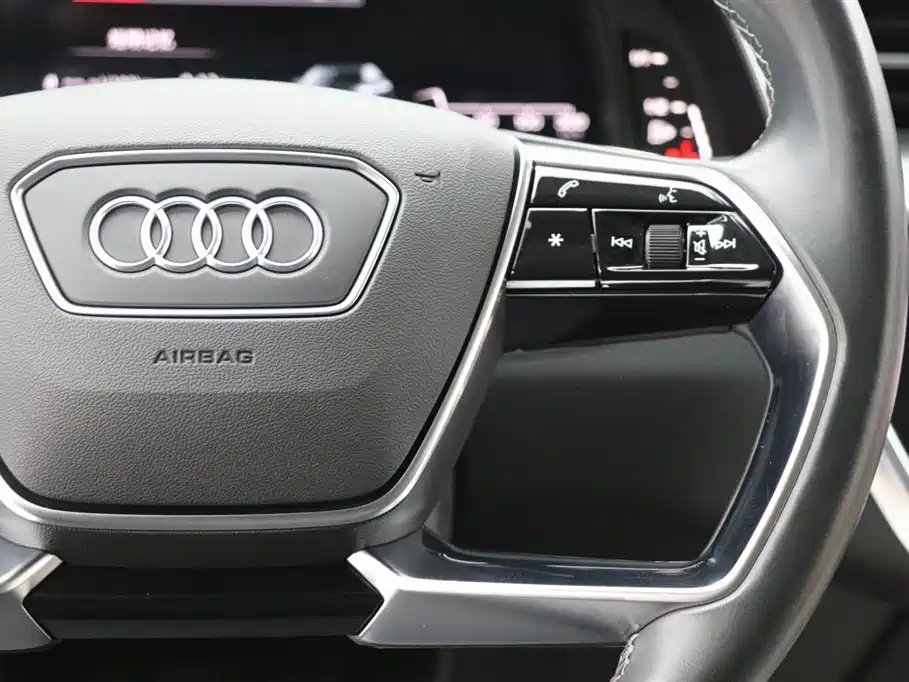 Audi A7L — фото 18