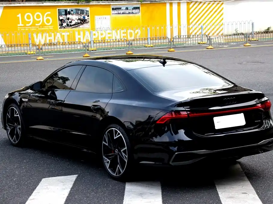 Audi A7L — фото 14