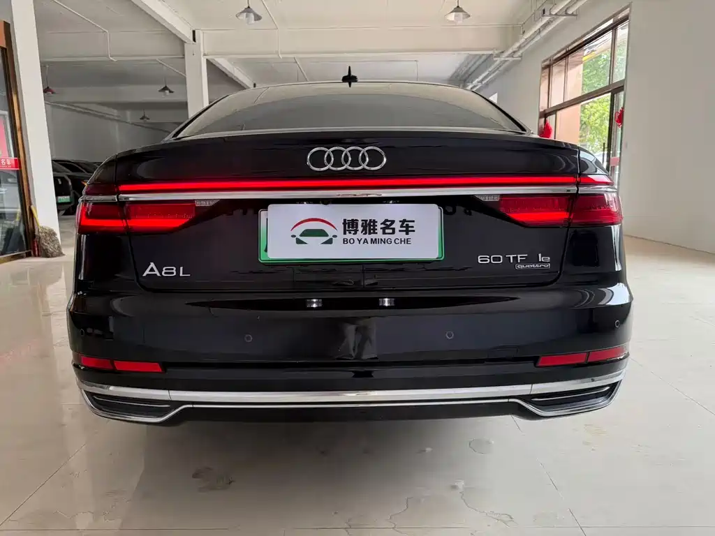 Audi A8 — фото 4
