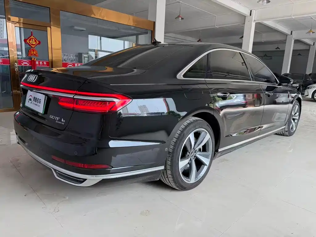 Audi A8 — фото 5