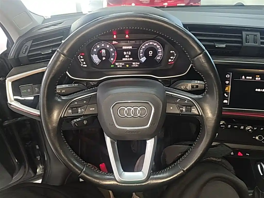 Audi Q3 — фото 11