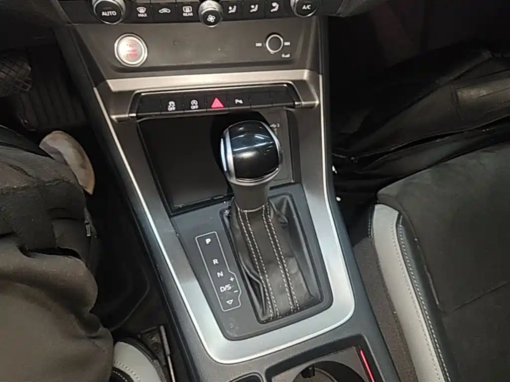 Audi Q3 — фото 14