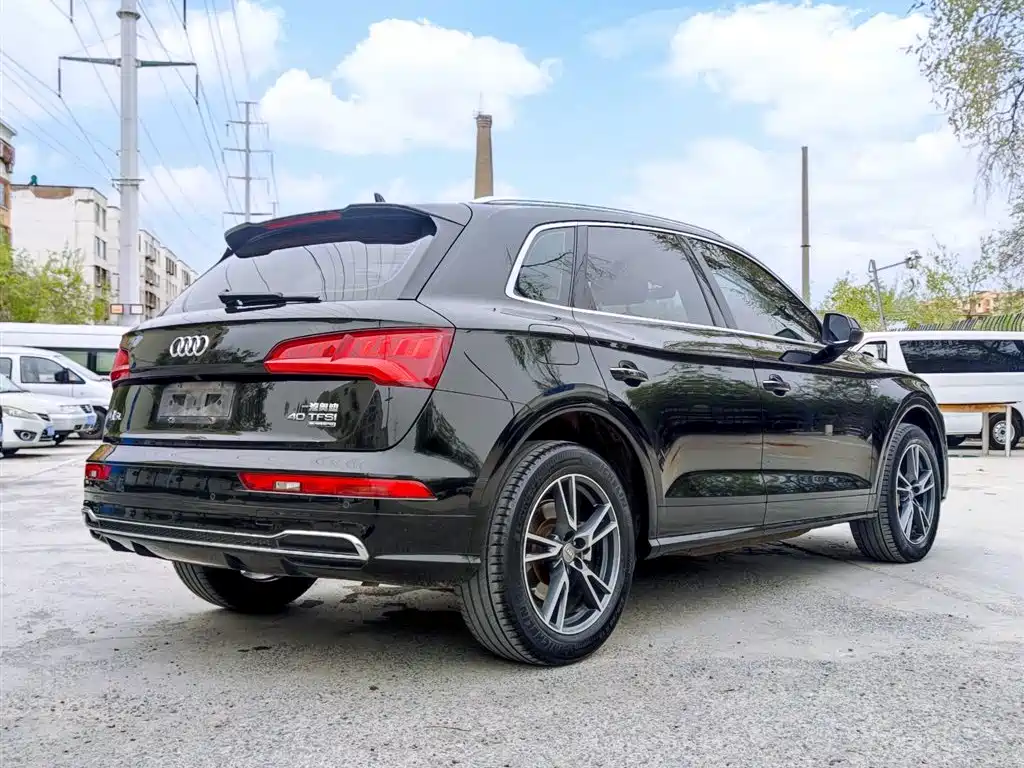 Audi Q5L — фото 4