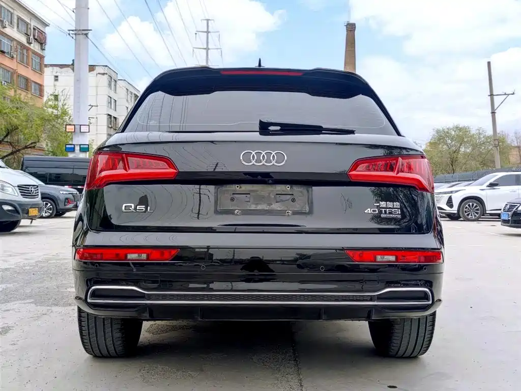 Audi Q5L — фото 5
