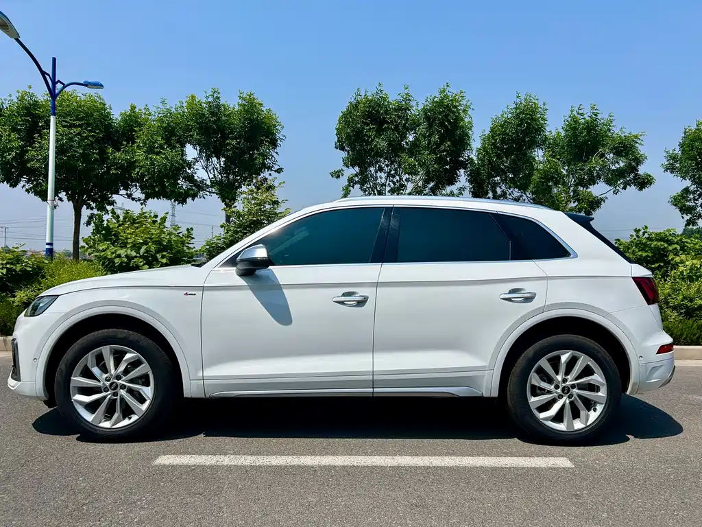 Audi Q5L — фото 3