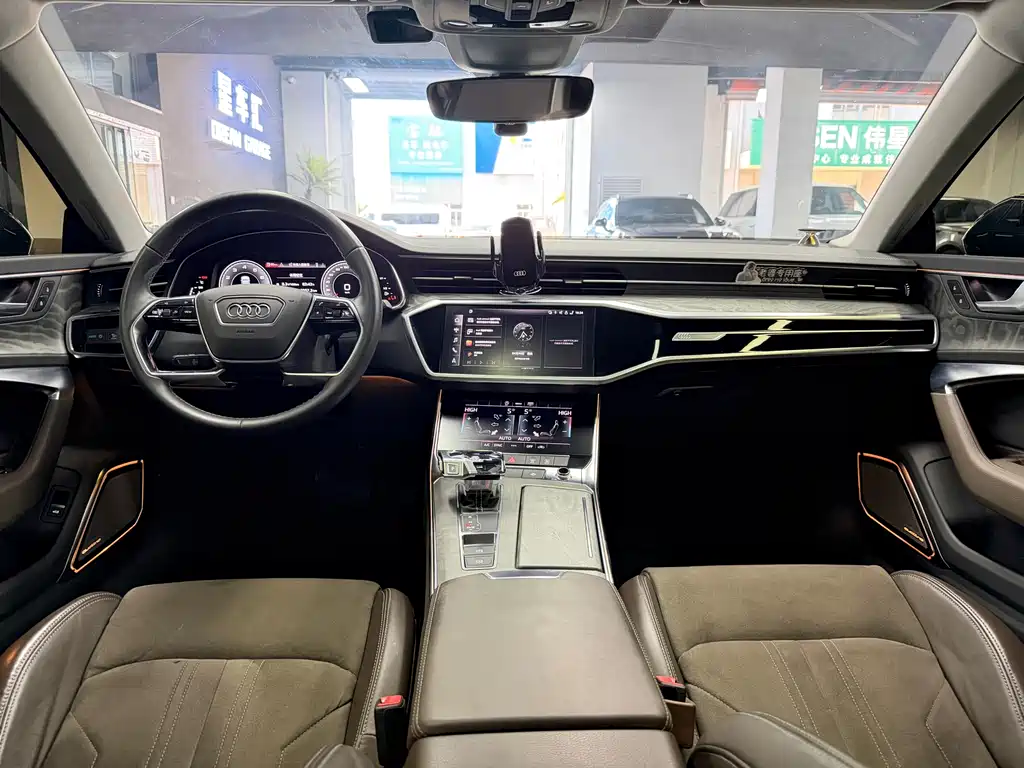 Audi A7L — фото 6