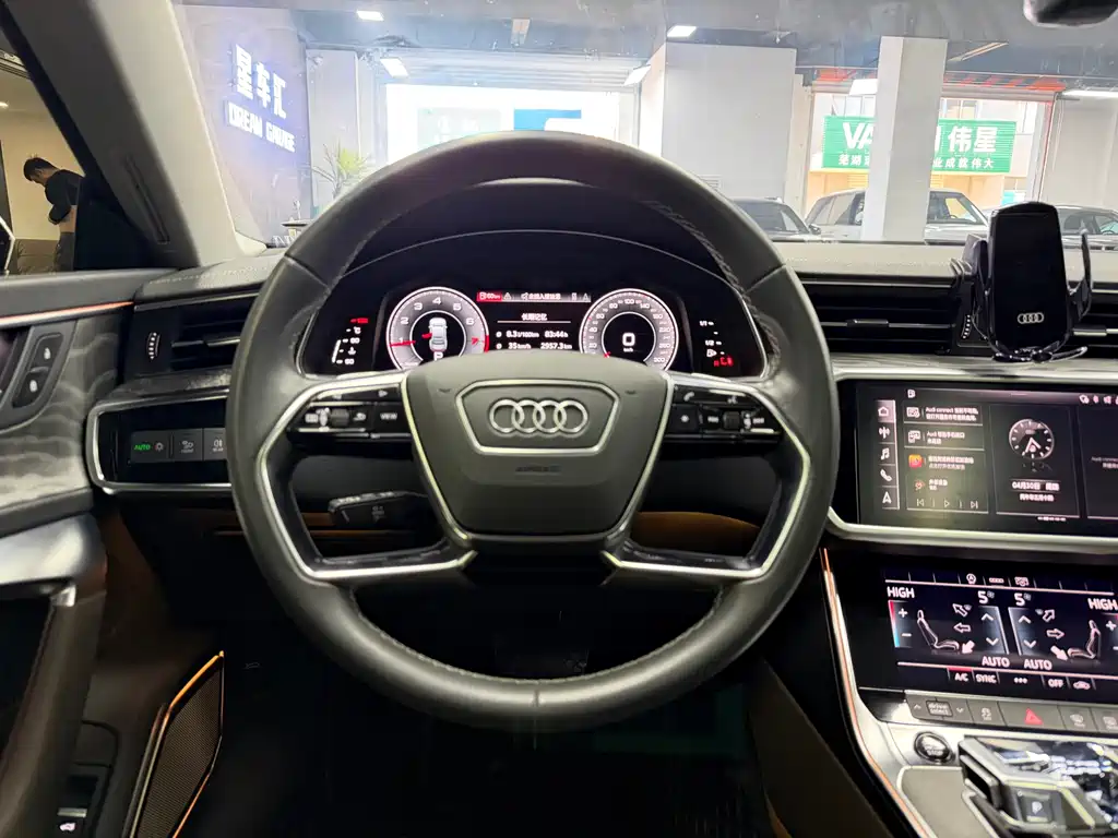 Audi A7L — фото 8