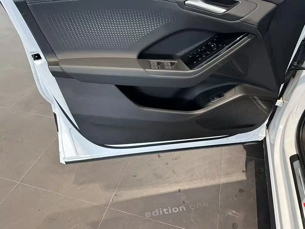 Audi Q6L e-tron — фото 10