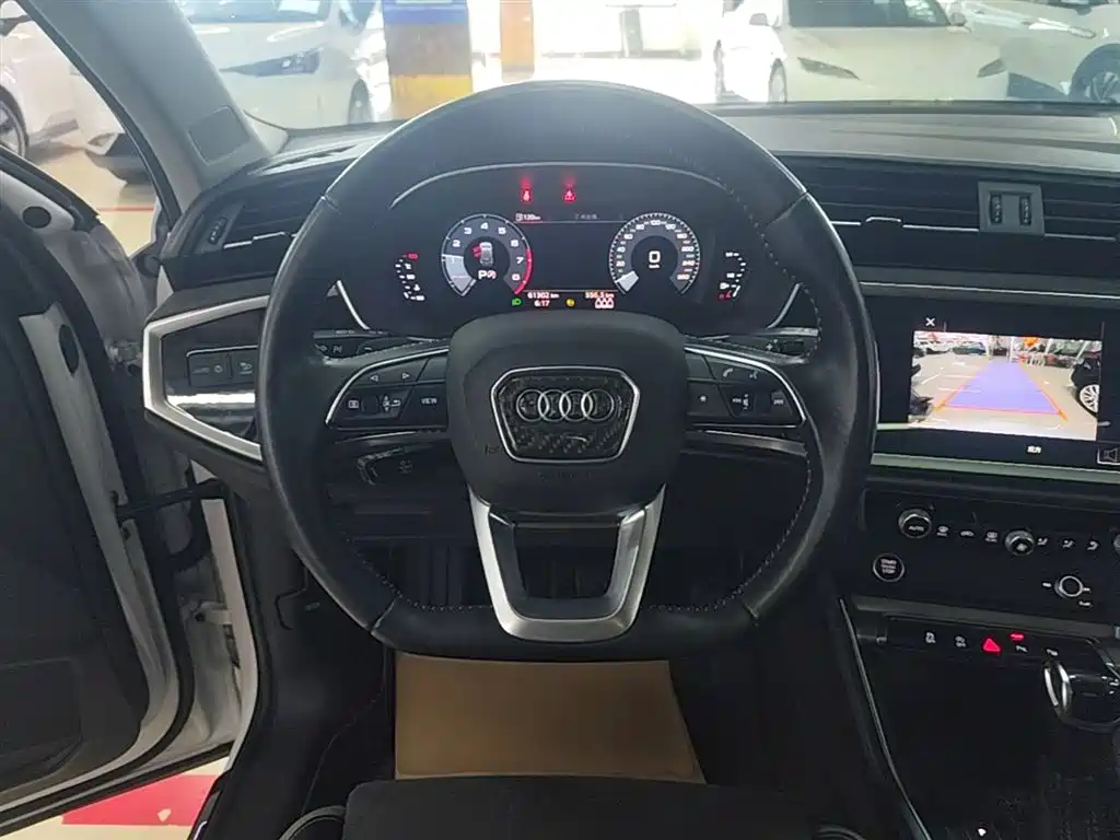 Audi Q3 — фото 11