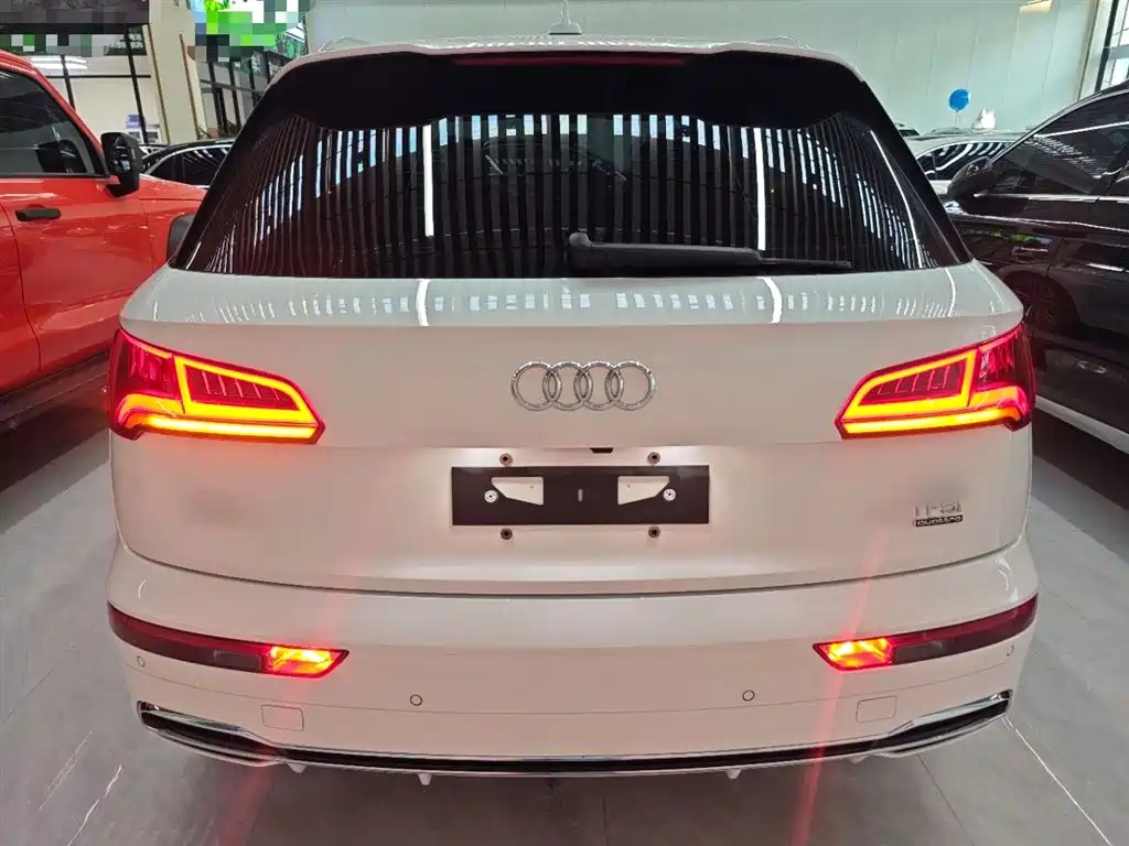 Audi Q5L — фото 6
