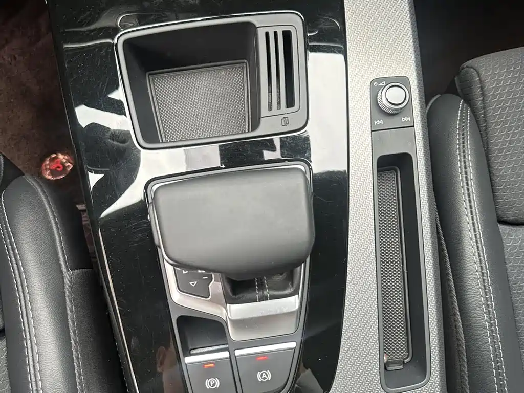 Audi Q5L Sportback — фото 14