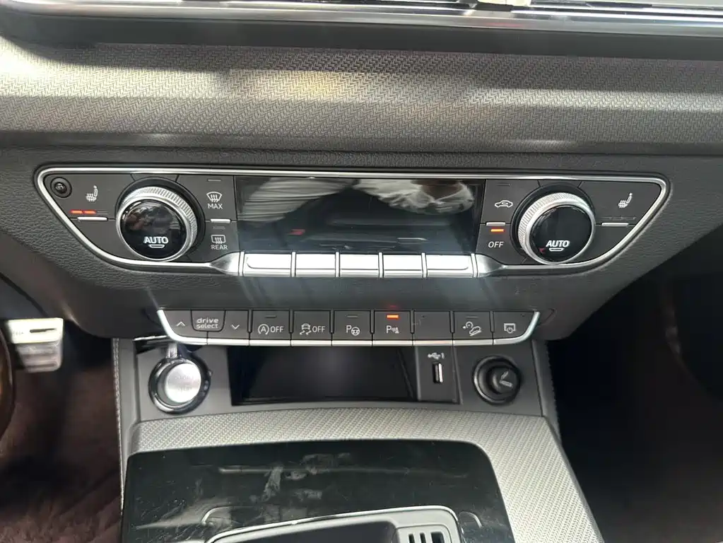 Audi Q5L Sportback — фото 15