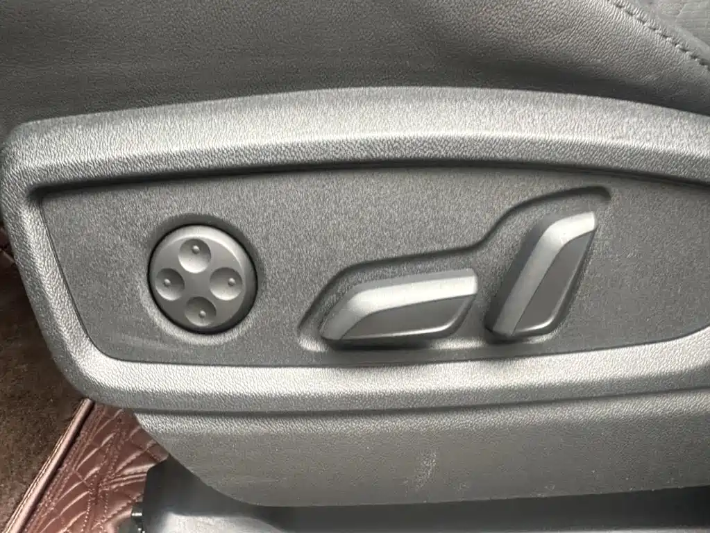 Audi Q5L Sportback — фото 17