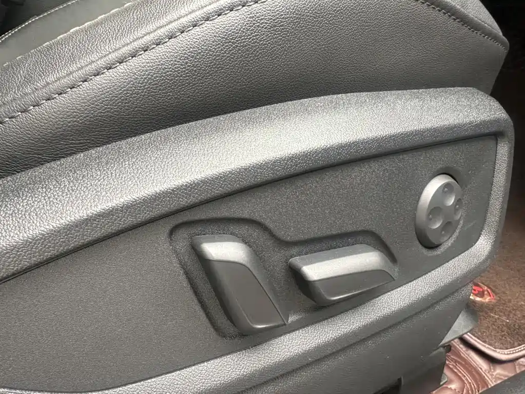 Audi Q5L Sportback — фото 25