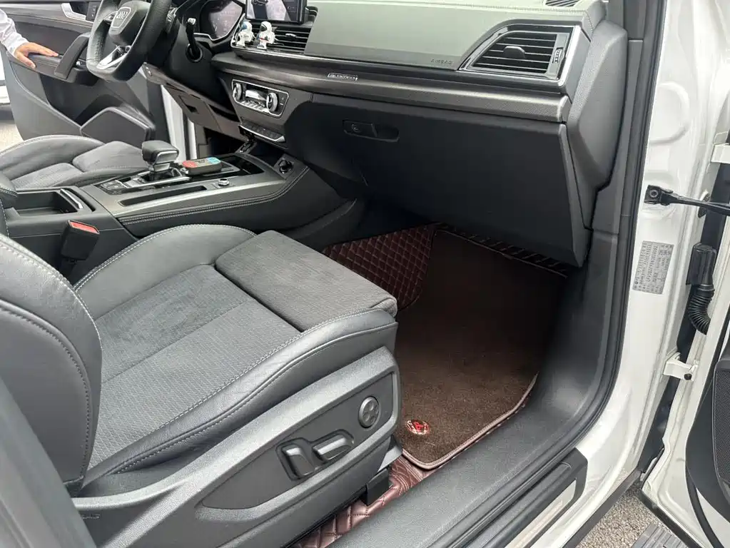 Audi Q5L Sportback — фото 27