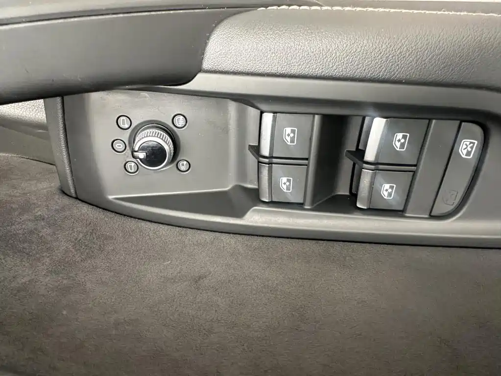 Audi Q5L Sportback — фото 4