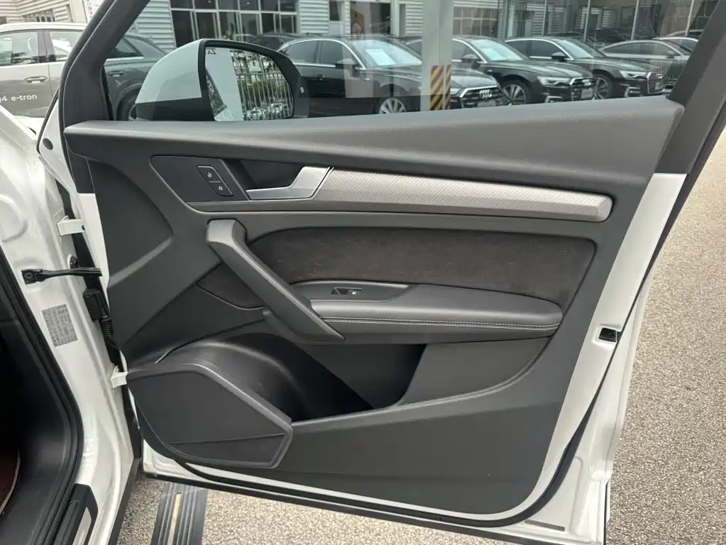 Audi Q5L Sportback — фото 34