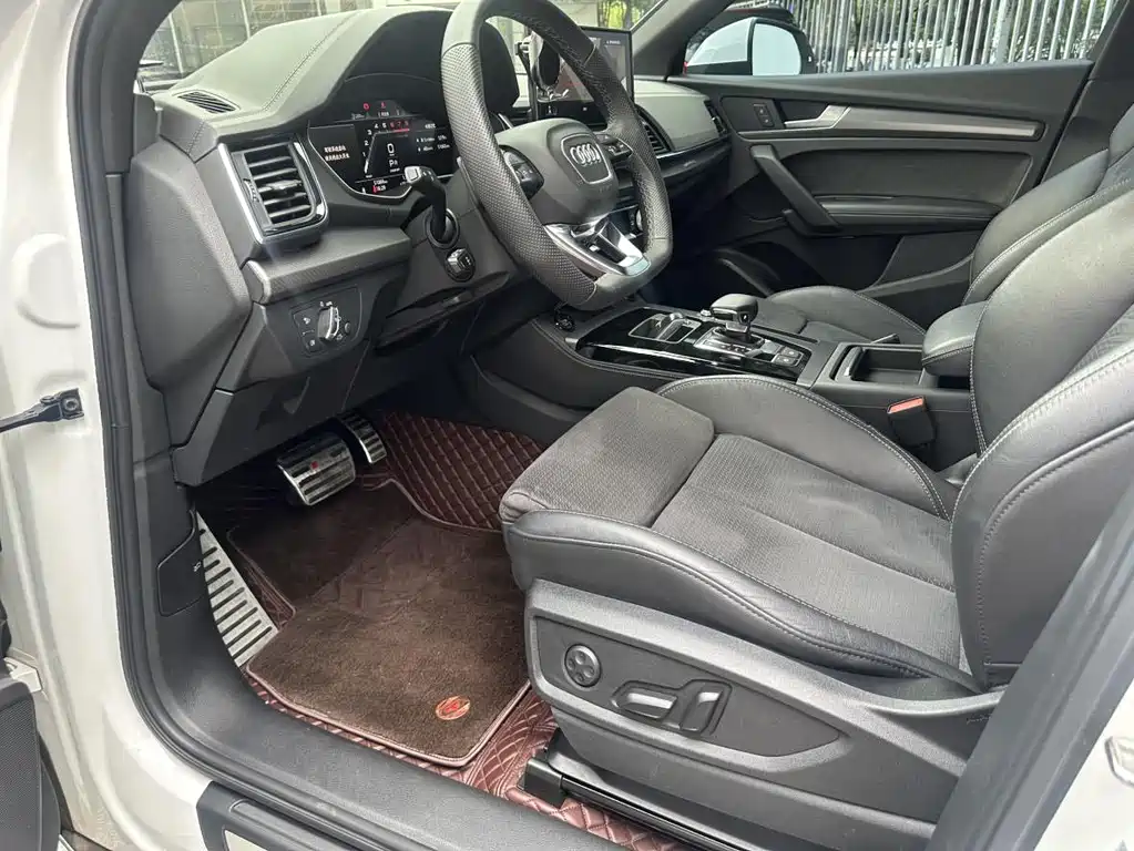 Audi Q5L Sportback — фото 10