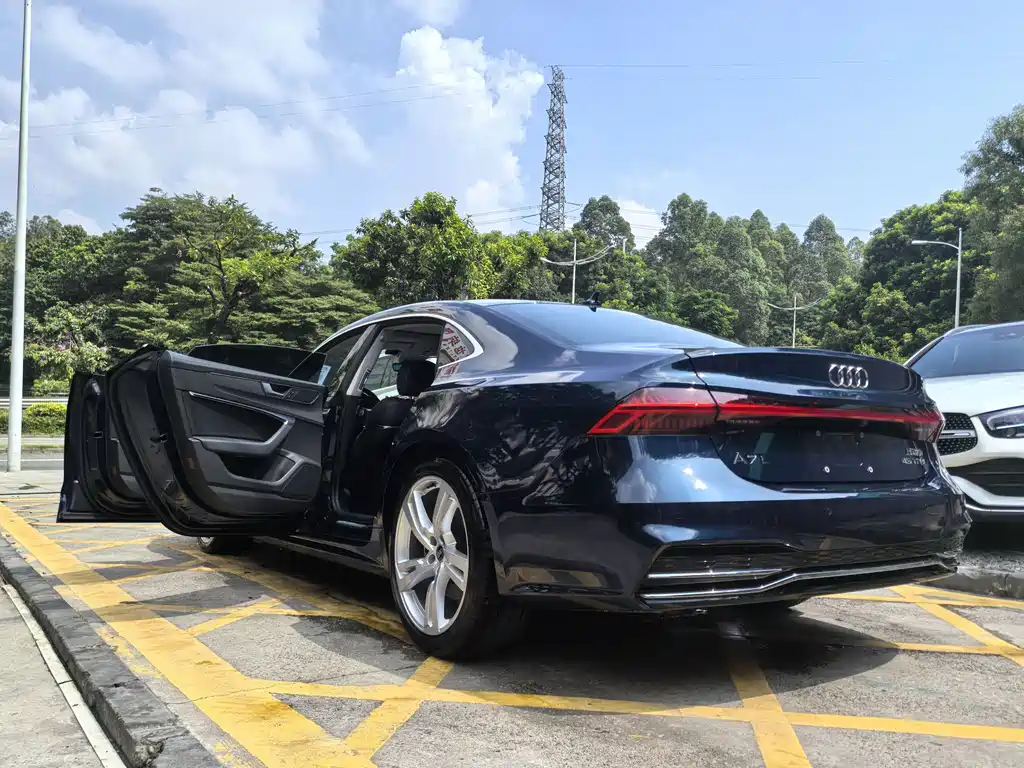 Audi A7L — фото 9