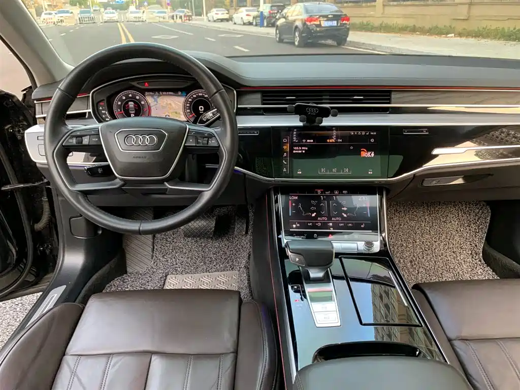 Audi A8 — фото 11