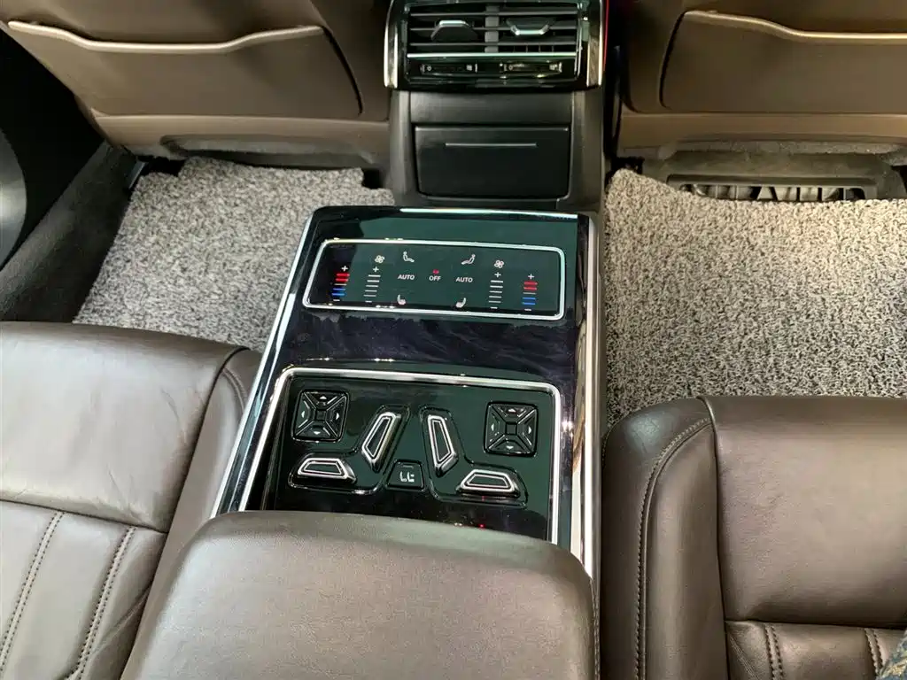 Audi A8 — фото 13
