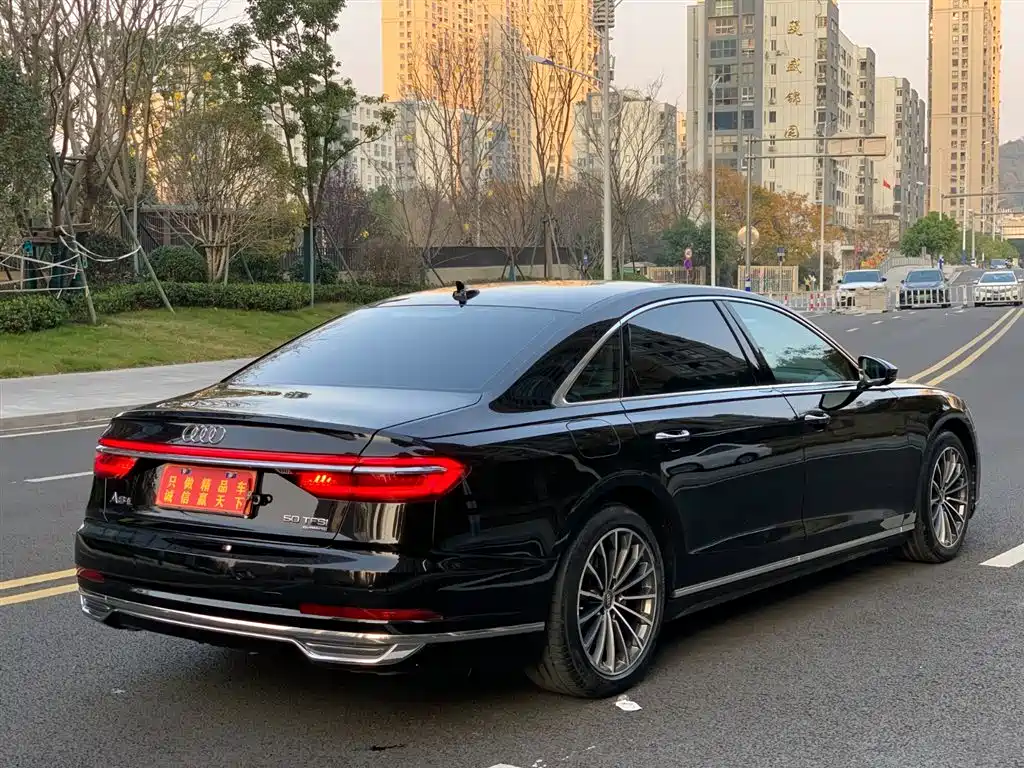 Audi A8 — фото 4
