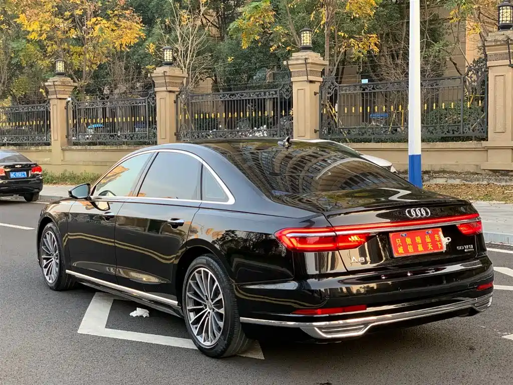 Audi A8 — фото 6