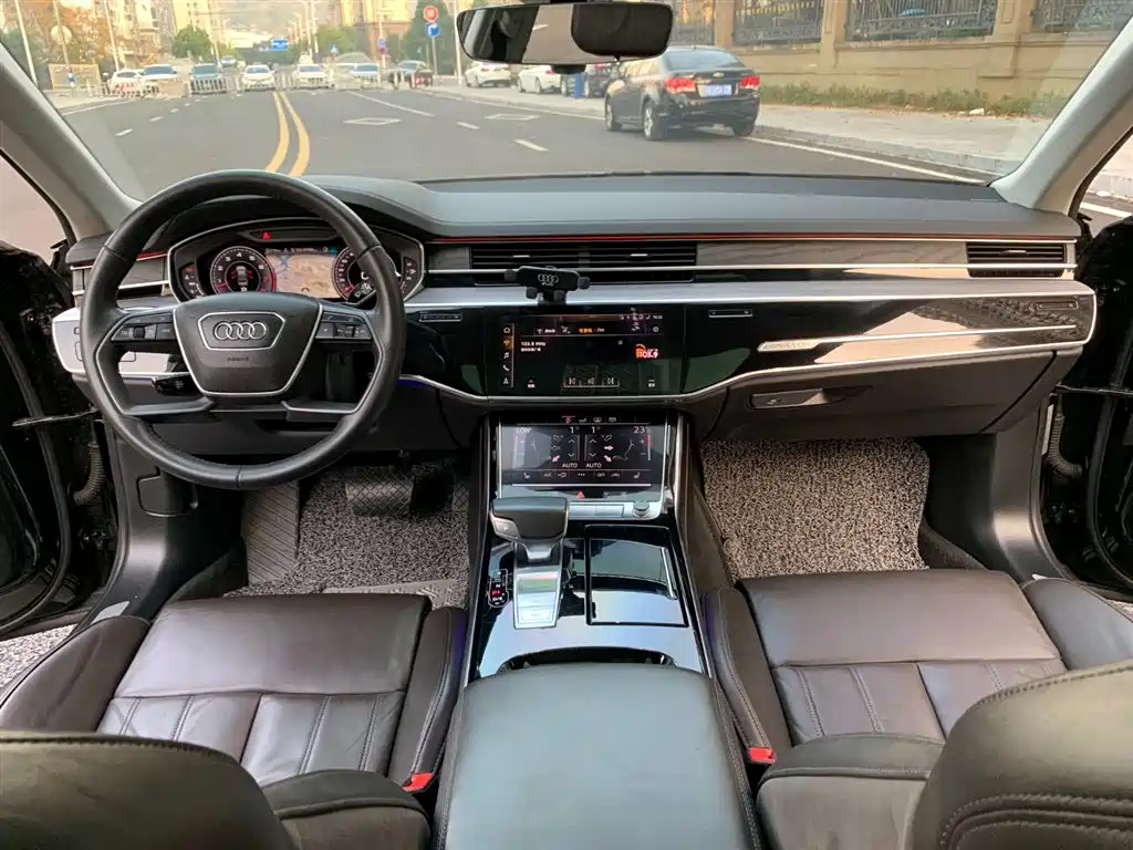 Audi A8 — фото 10