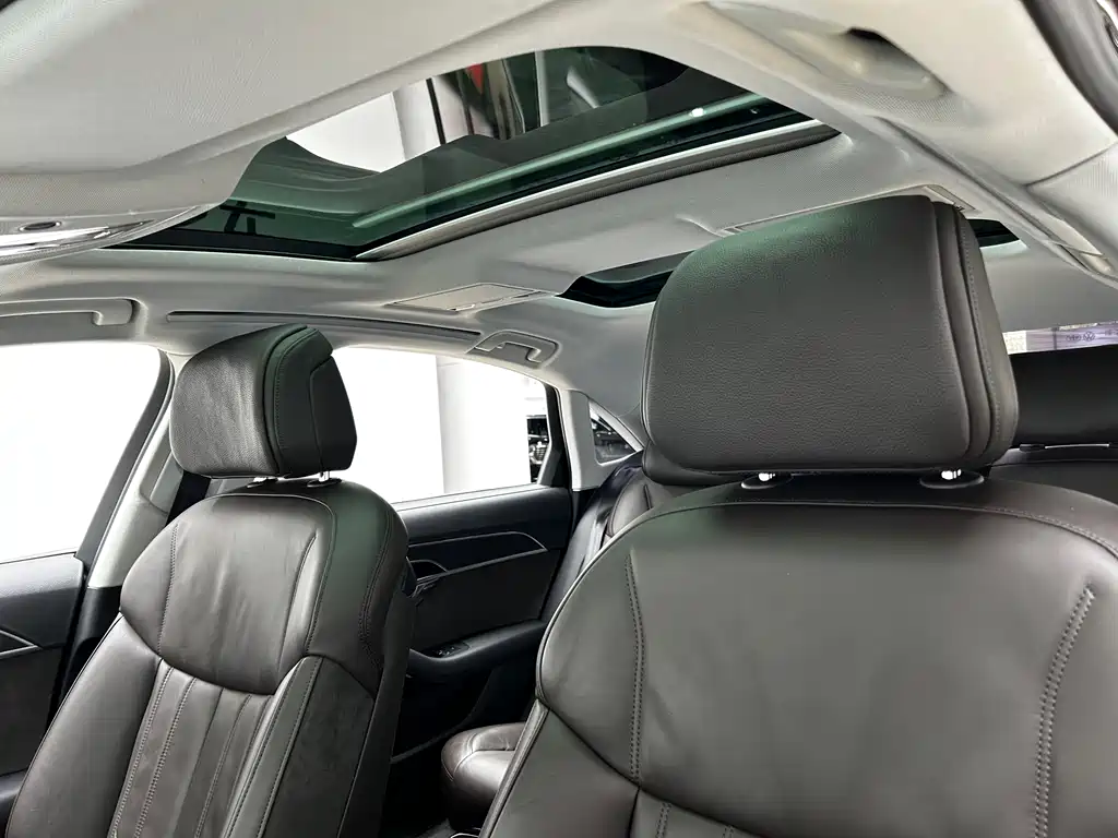 Audi A8 — фото 11