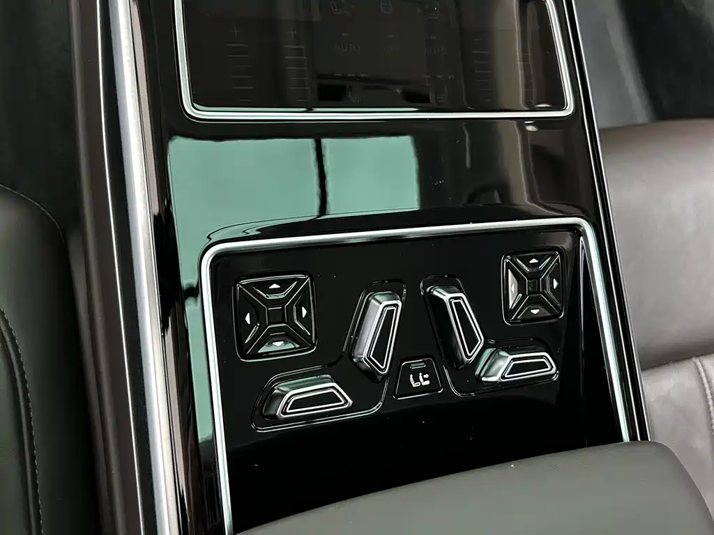 Audi A8 — фото 14
