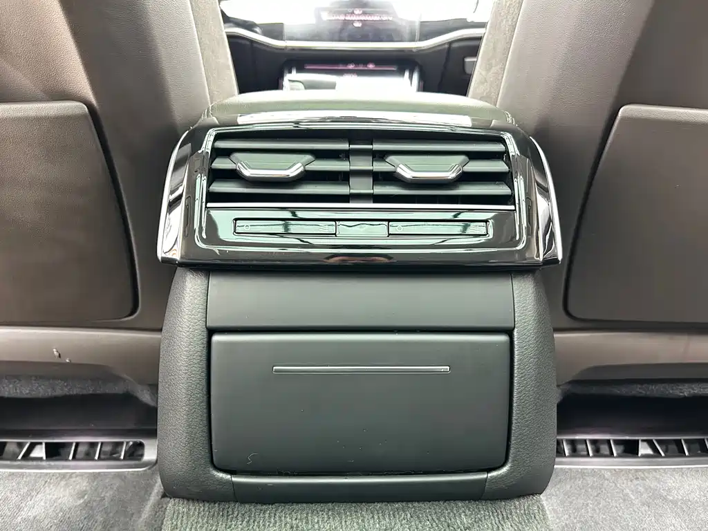 Audi A8 — фото 15