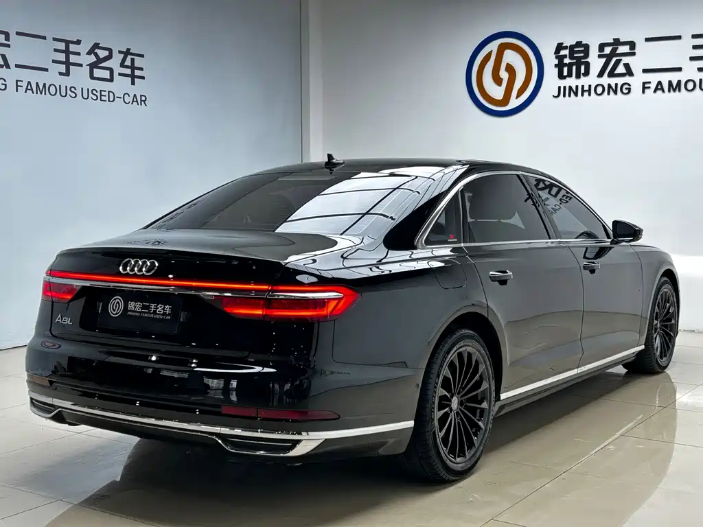 Audi A8 — фото 24