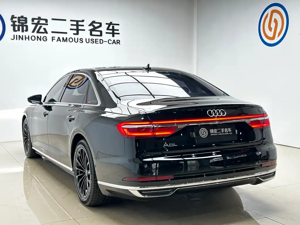 Audi A8 — фото 26