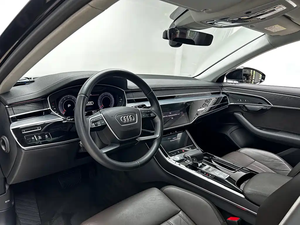 Audi A8 — фото 6