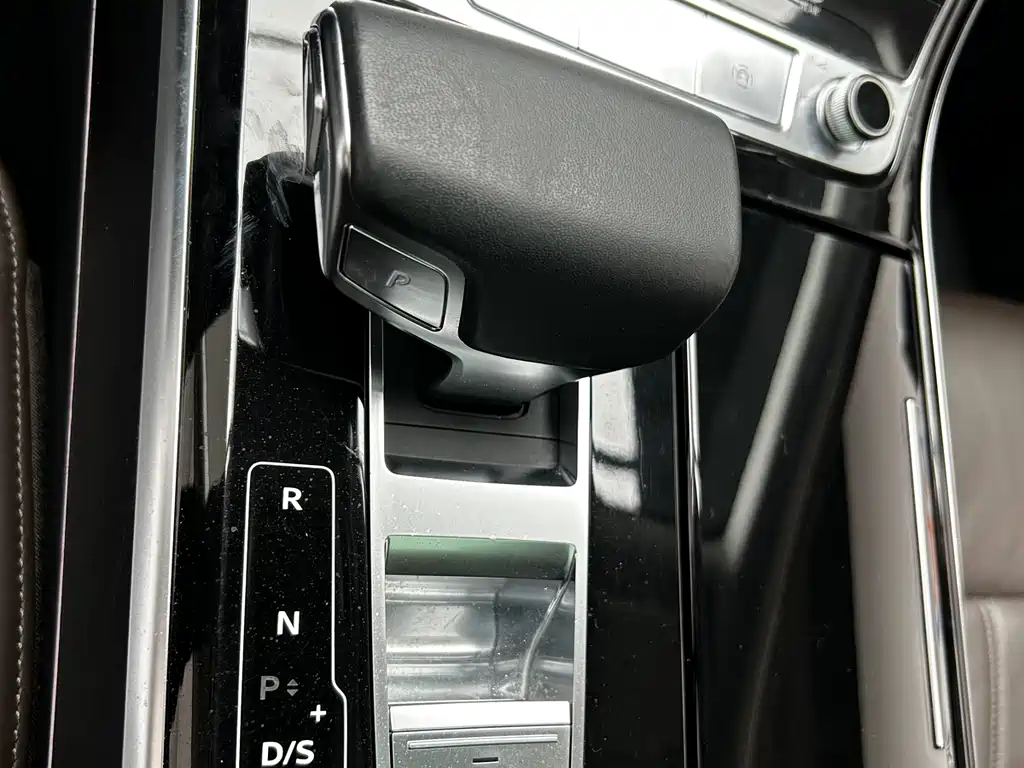 Audi A8 — фото 10