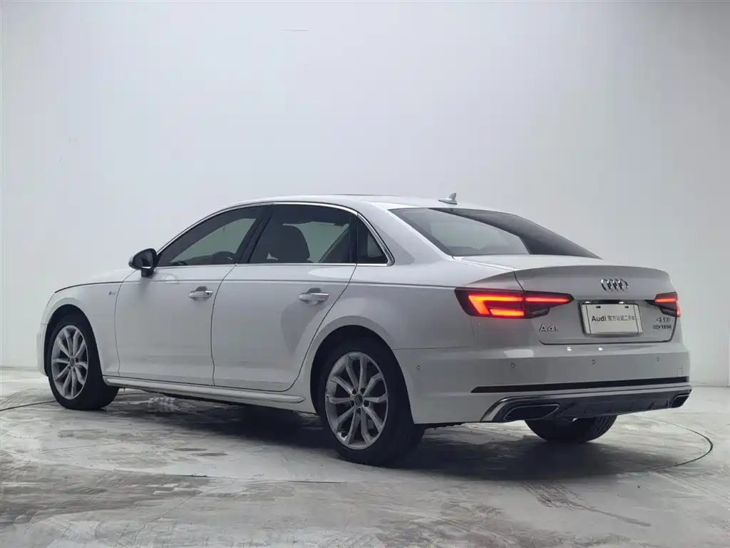 Audi A4L — фото 7