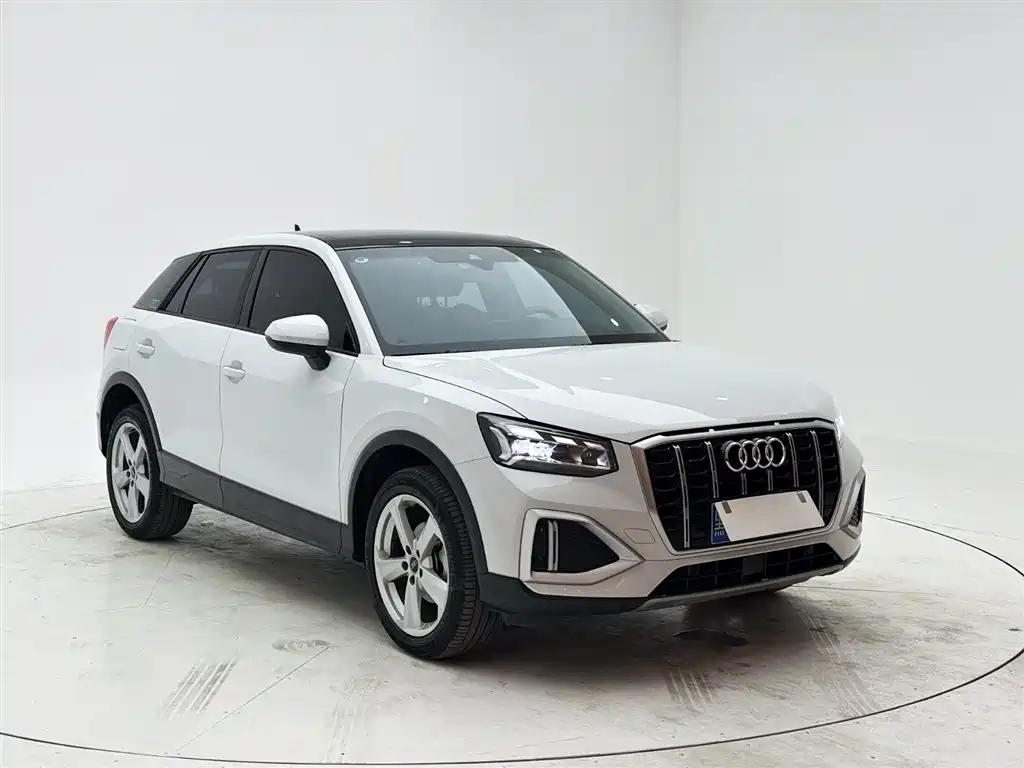 Audi Q2L — фото 3