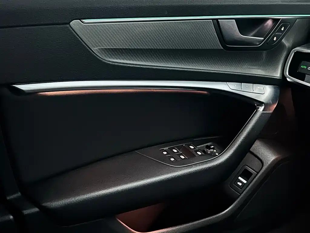 Audi A6L — фото 11