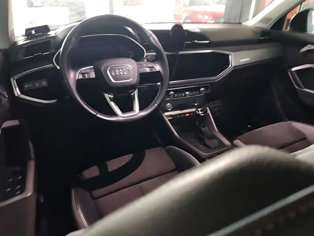 Audi Q3 — фото 10