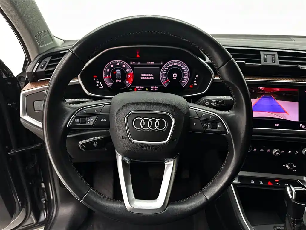 Audi Q3 — фото 17