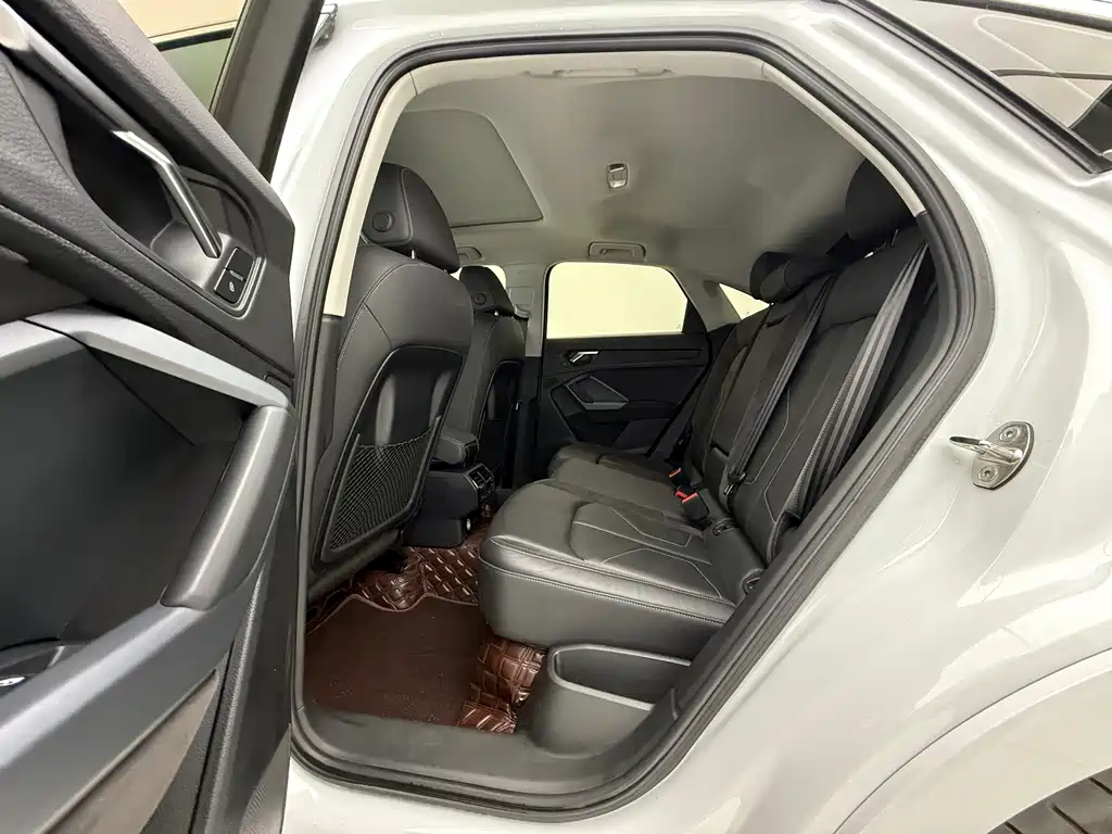 Audi Q3 Sportback — фото 16