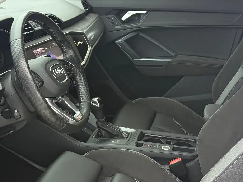 Audi Q3 Sportback — фото 18